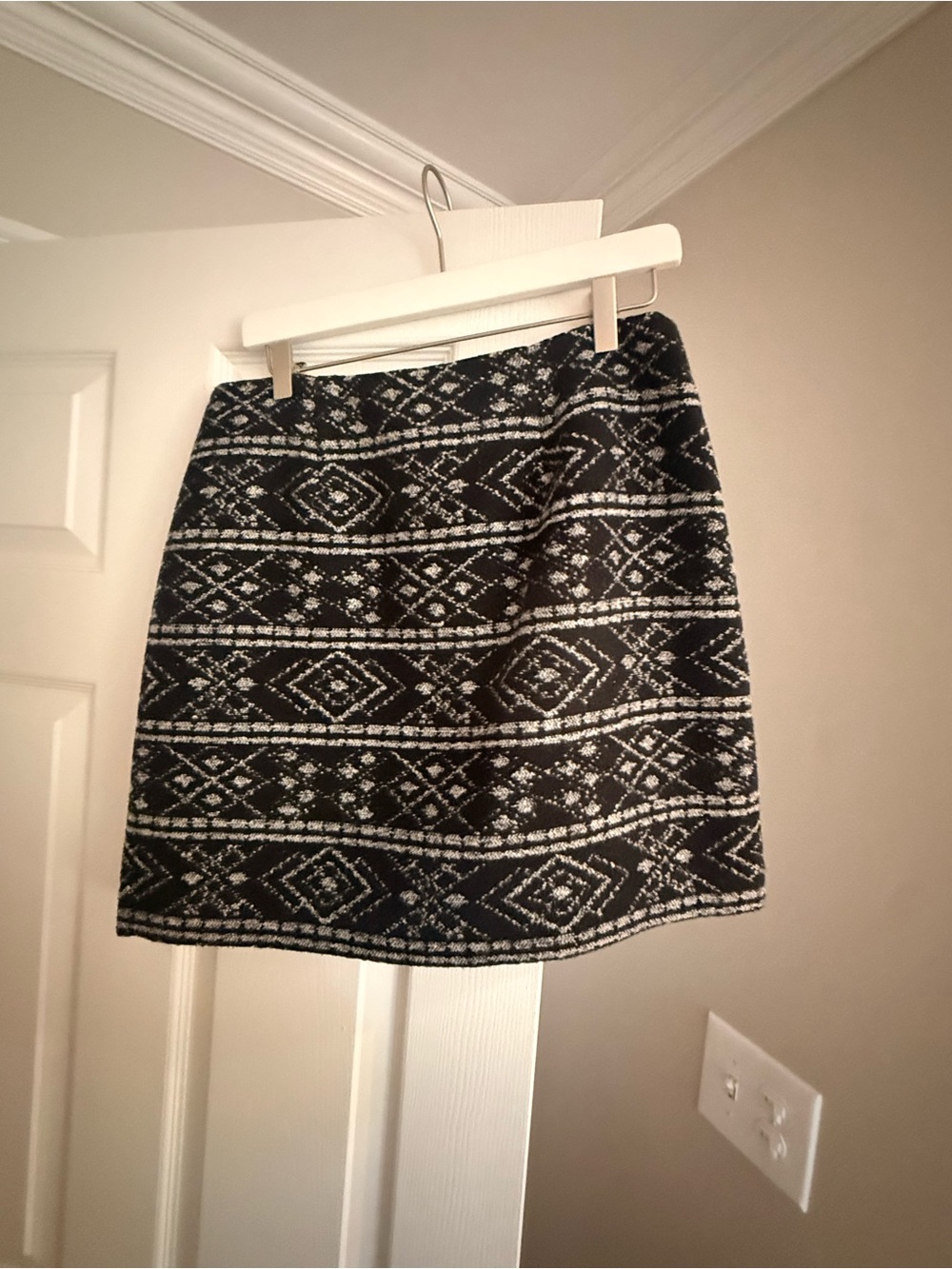 LOFT Black and White Geometric Mini Skirt